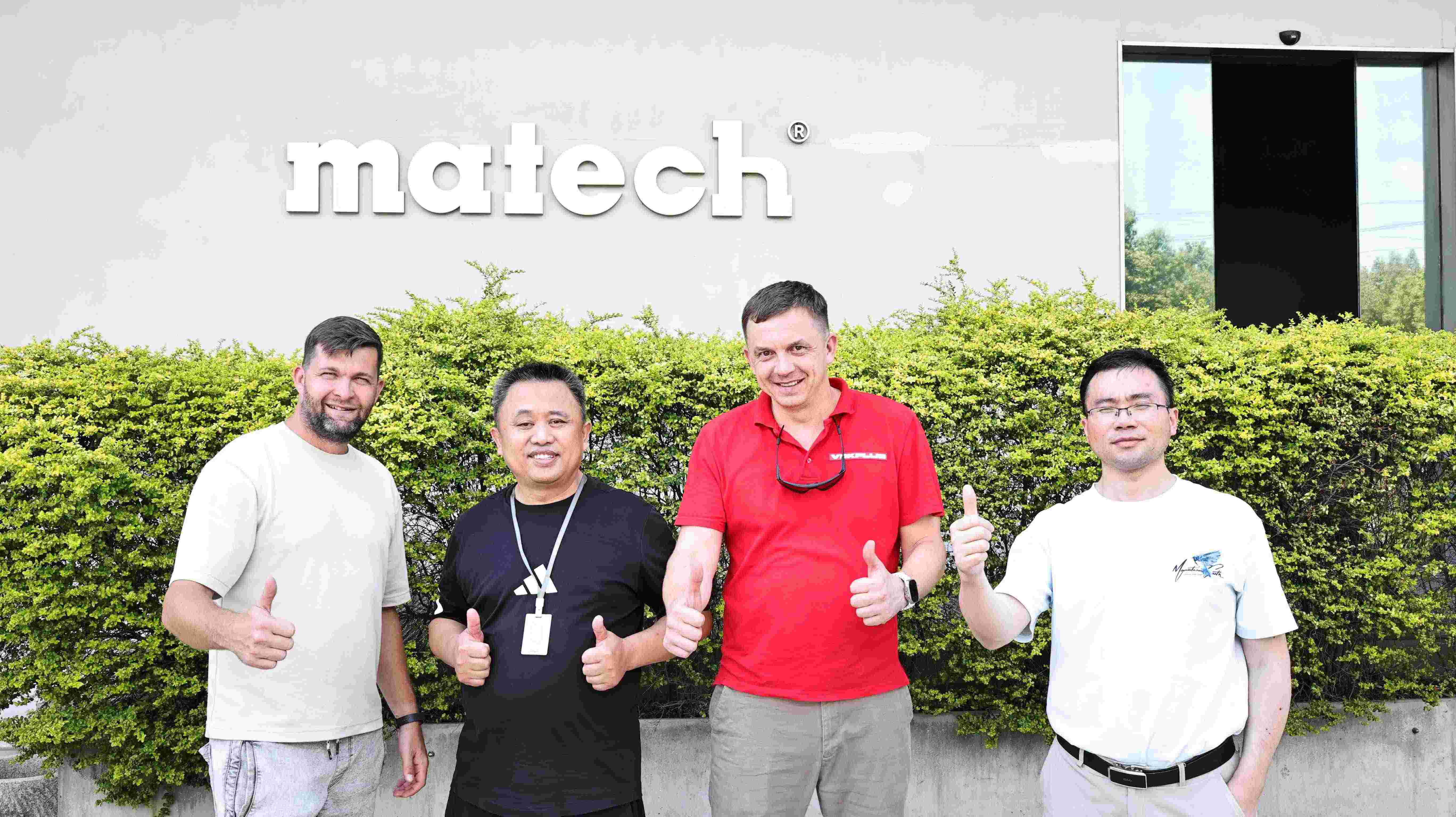 俄羅斯高端電氣服務商VDKplus公司蒞臨我司參觀考察，深度交流共探高端配電合作新機遇。